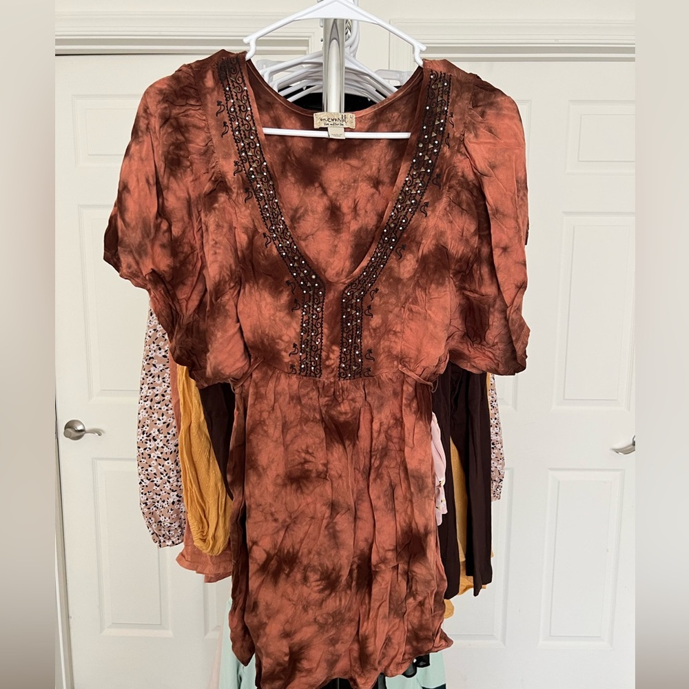 L tye dye blouse